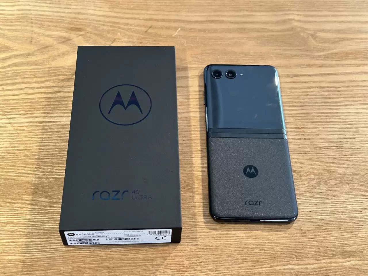 razr 40 ultraのパッケージ