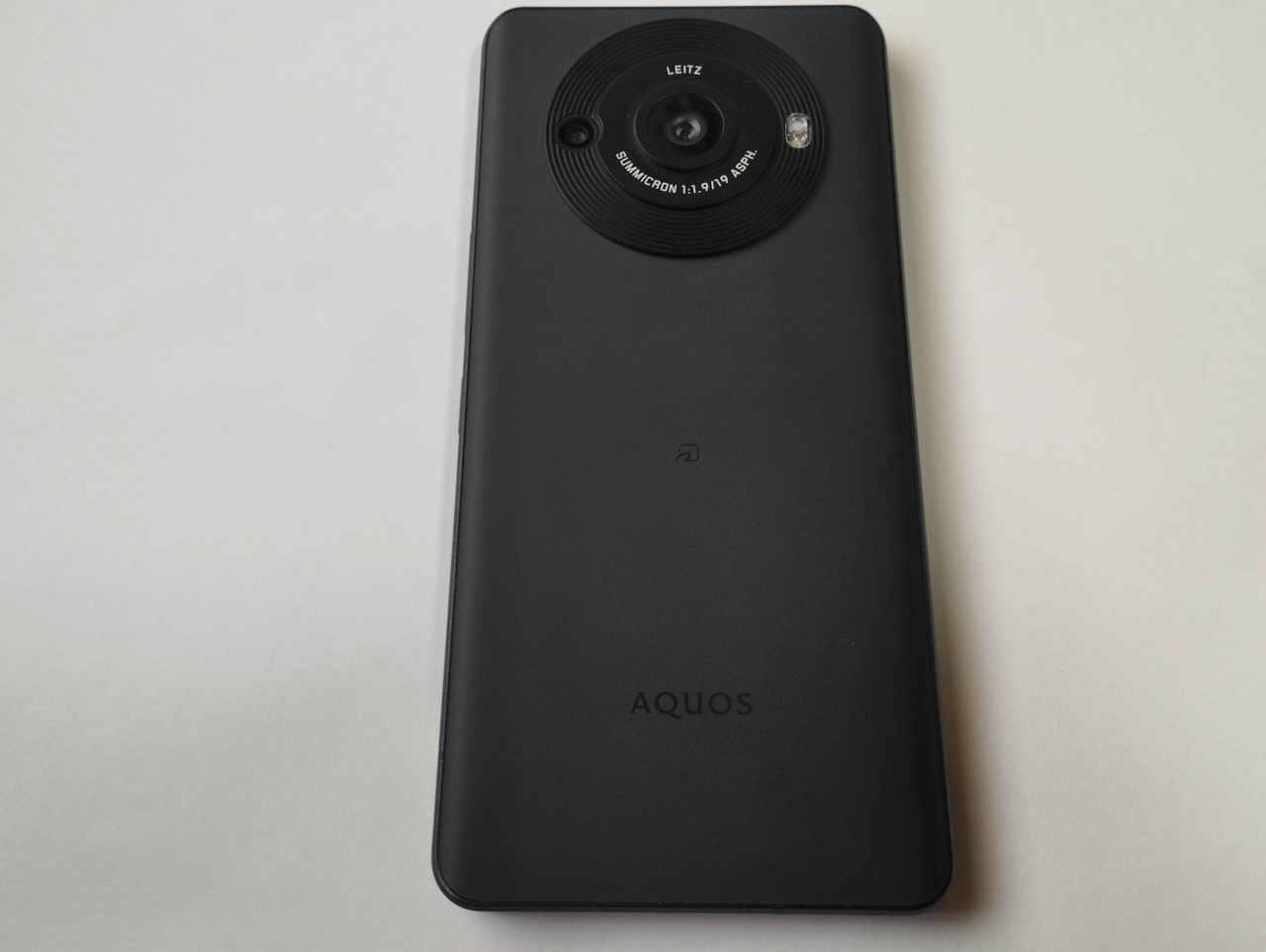 AQUOS R8 pro 実機外観5 背面